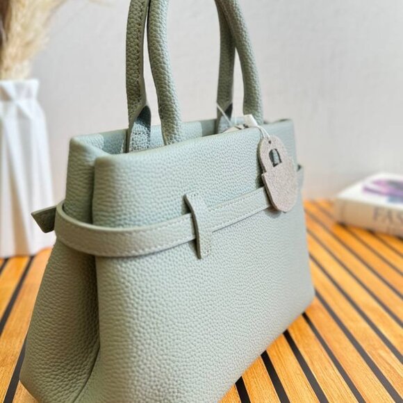 Luxe Majestique – The Ultimate Leather Handbag with Elegance & Functionality - Picture 13 of 15